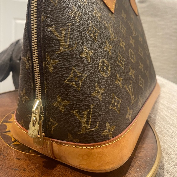 Louis Vuitton Retail $1,530 Monogram Alma PM - Picture 14 of 17